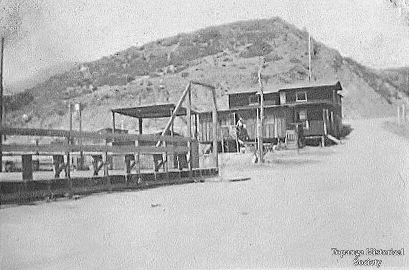 Topanga Beach Rd Dance Pavilion 1921.jpg